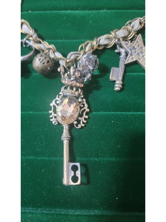 Vintage 80s Charm Necklace Key Heart Star Mixed Metal Ribbon Chain Statement - Picture 3 of 10